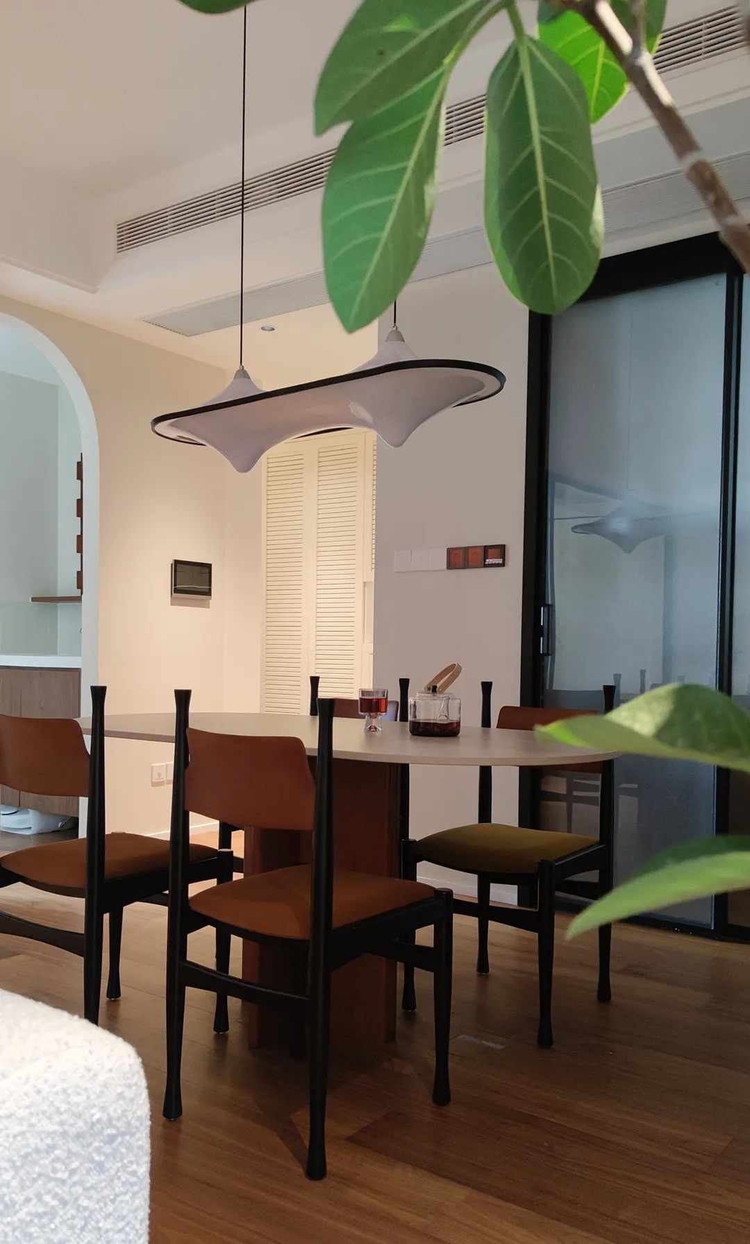 广州112㎡精装房改造成中古风简直美炸了！两人三喵的家