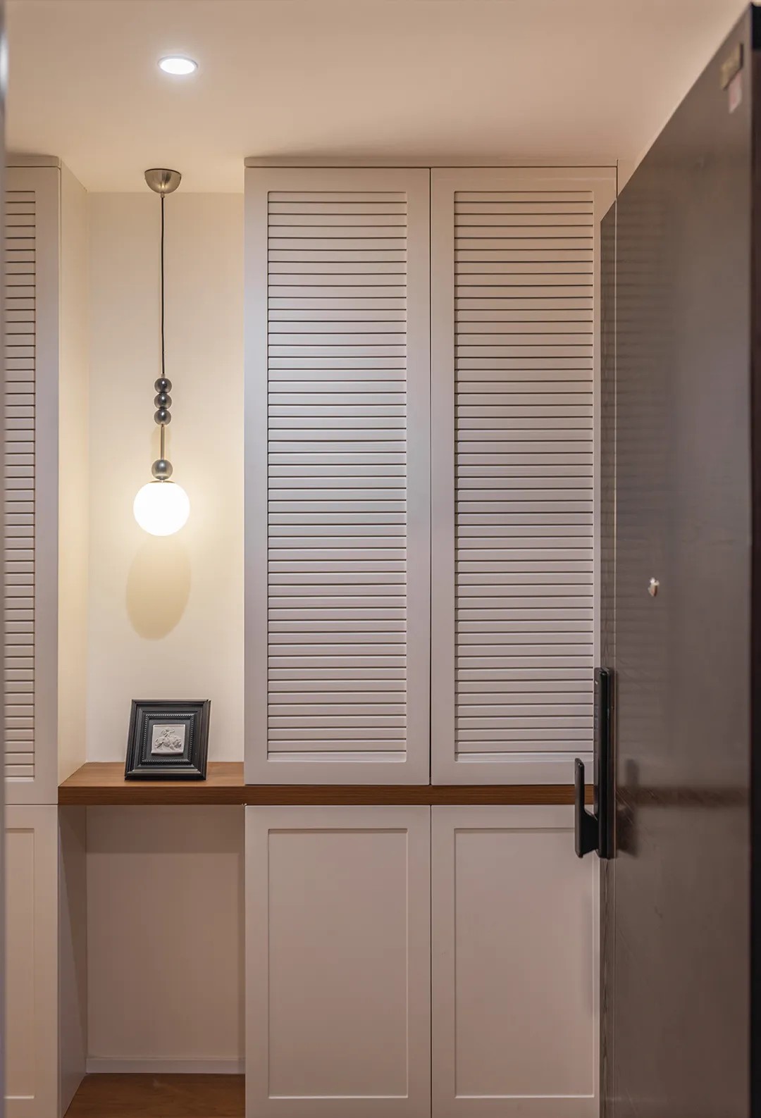 广州112㎡精装房改造成中古风简直美炸了！两人三喵的家