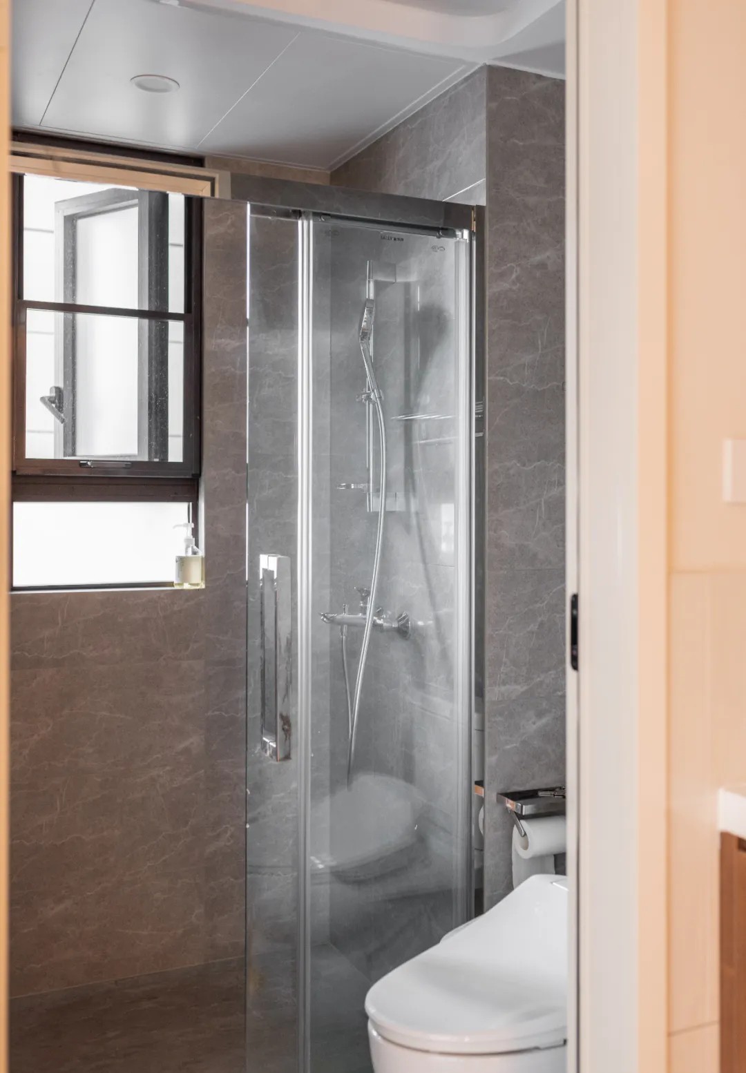 广州112㎡精装房改造成中古风简直美炸了！两人三喵的家