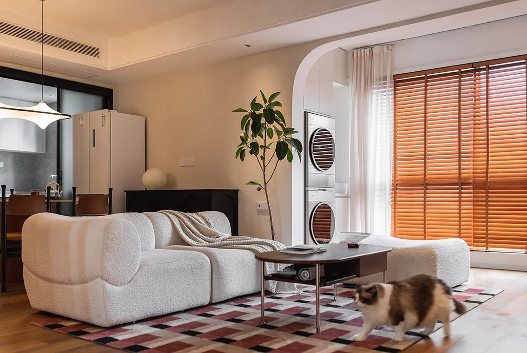 广州112㎡精装房改造成中古风简直美炸了！两人三喵的家