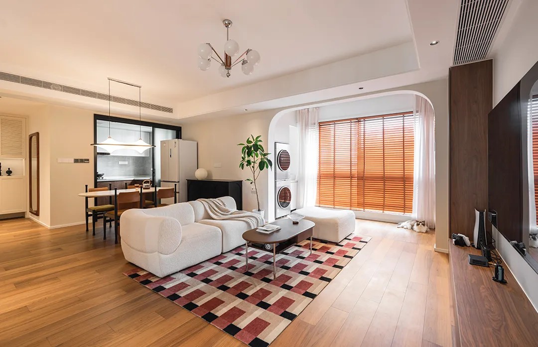 广州112㎡精装房改造成中古风简直美炸了！两人三喵的家