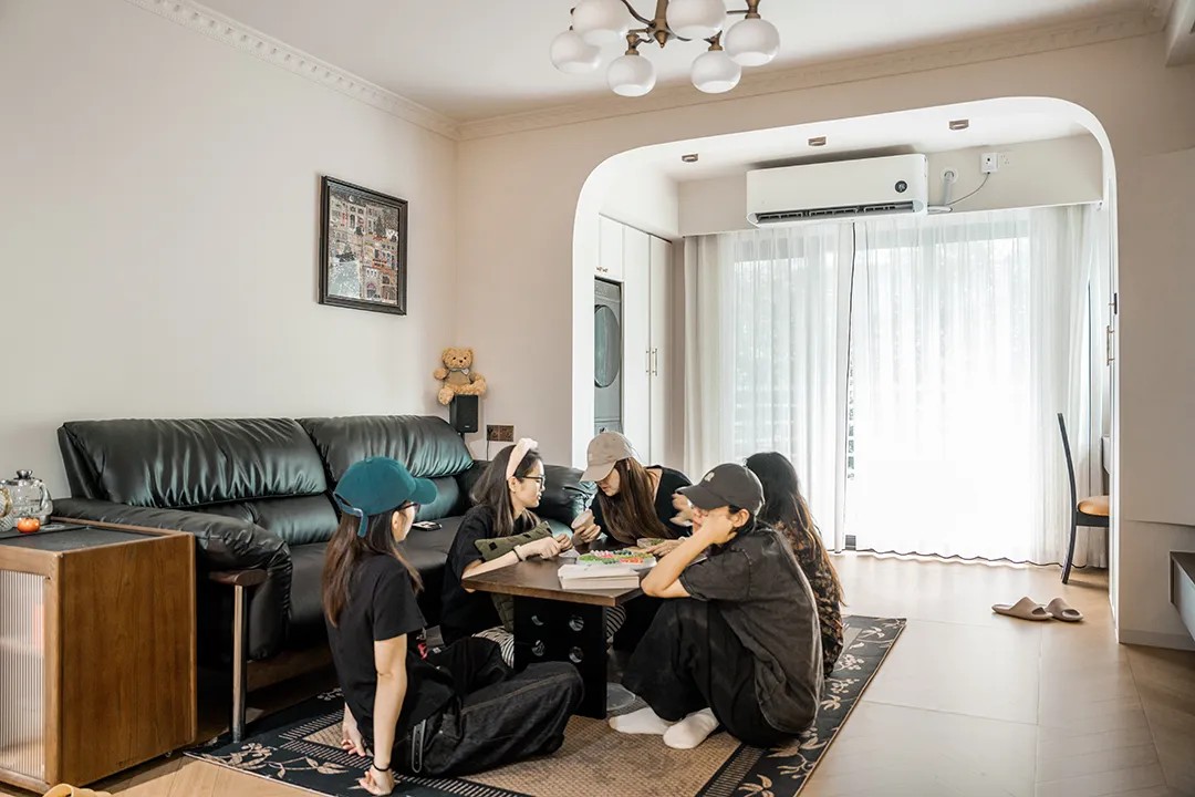 83㎡旧房改造黑棕复古风|新增一卫一卧