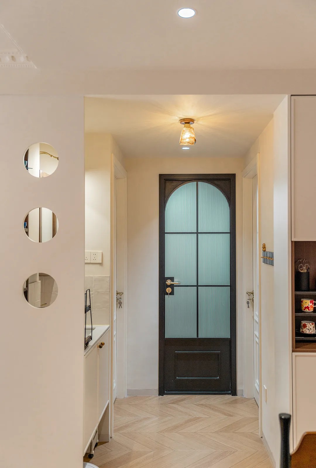 83㎡旧房改造黑棕复古风|新增一卫一卧