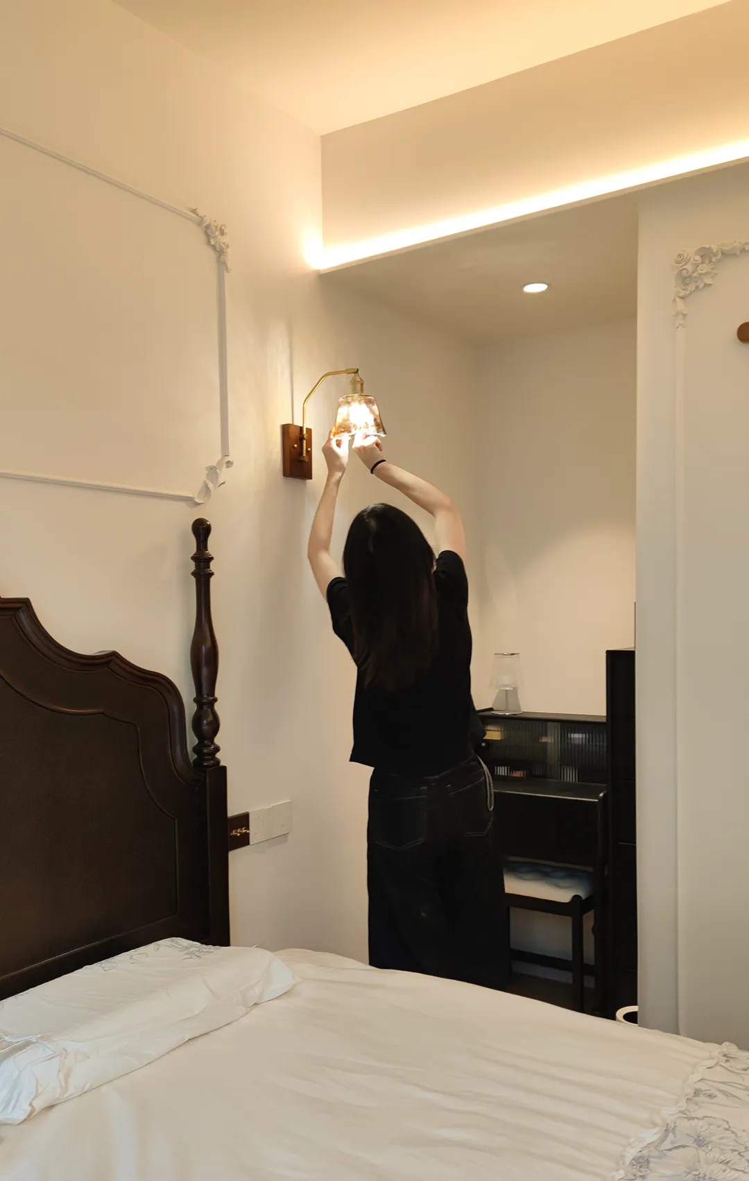 83㎡旧房改造黑棕复古风|新增一卫一卧