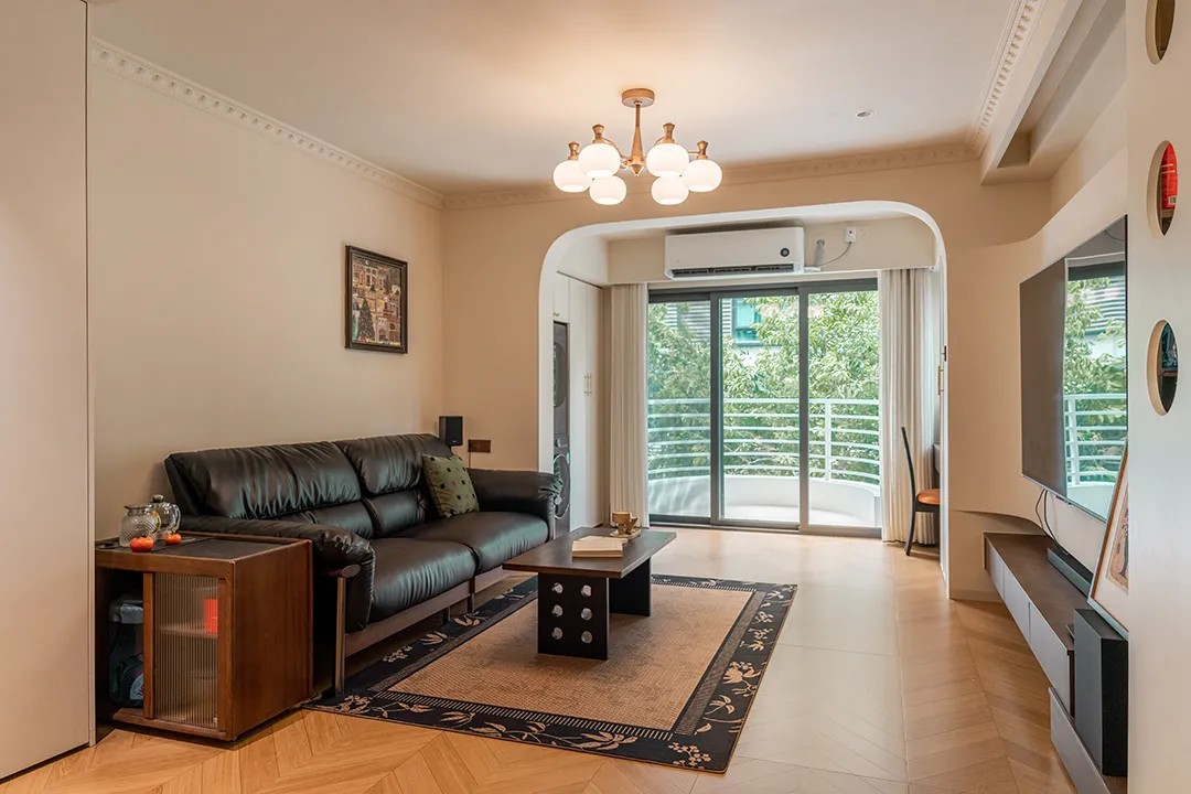 83㎡旧房改造黑棕复古风|新增一卫一卧